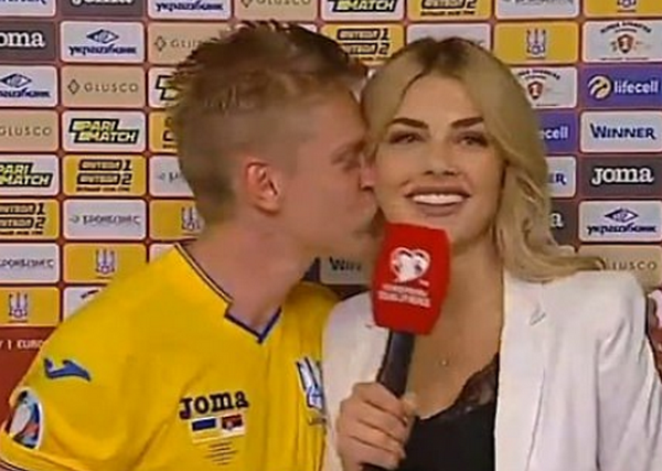 Cao hứng sau chiến thắng, sao Man City 'cưỡng hôn' nữ phóng viên xinh đẹp - Bóng Đá