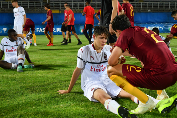 Vô địch không ăn mừng, U15 Roma làm điều bất ngờ với 'nạn nhân' - Bóng Đá