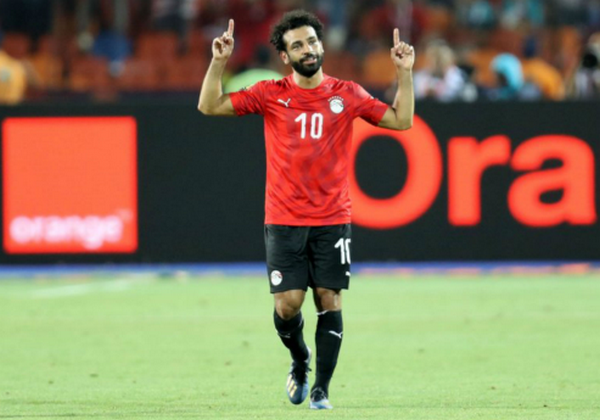 Gạ gẫm người đẹp gốc Ai Cập, đồng đội Salah nhận cái kết đắng ngắt - Bóng Đá