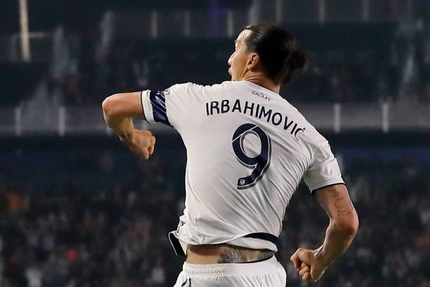 Sang Mỹ, Ibrahimovic vẫn bị 'truyền thống' của Man United đeo bám - Bóng Đá