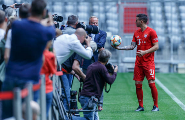 Sau tất cả, Bayern cuối cùng cũng chính thức ra mắt Nhà vô địch World Cup - Bóng Đá