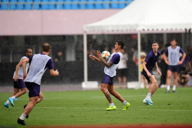 Tắm mưa Trung Quốc, CLB này quyết tâm hạ gục Man United (Tottenham) - Bóng Đá