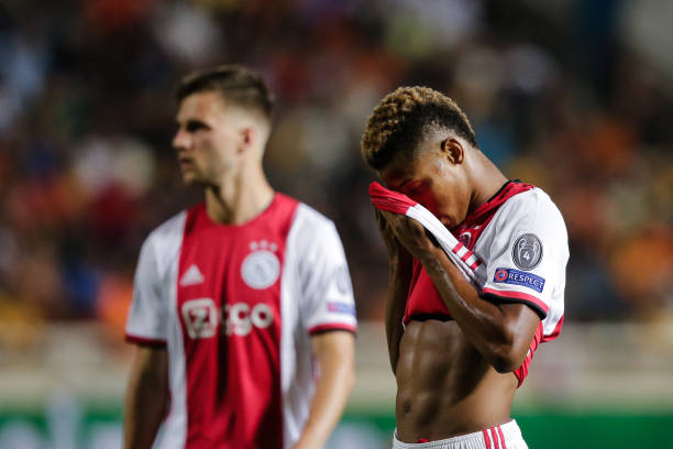 Nhận thẻ đỏ, Ajax gặp bất lợi lớn tại play-off Champions League - Bóng Đá