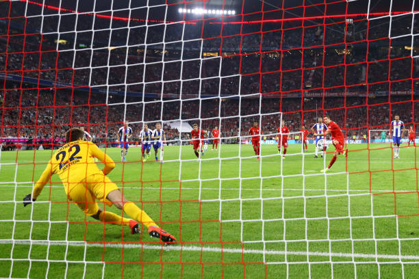 Bayern xếp hạng 6, Lewandowski vẫn làm được điều 'đáng sợ' - Bóng Đá