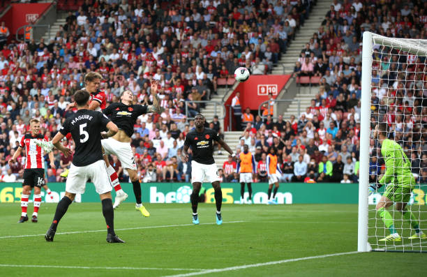 Bỏ quên 'quái vật' 1m99, Man United đánh rơi chiến thắng trước Southampton - Bóng Đá