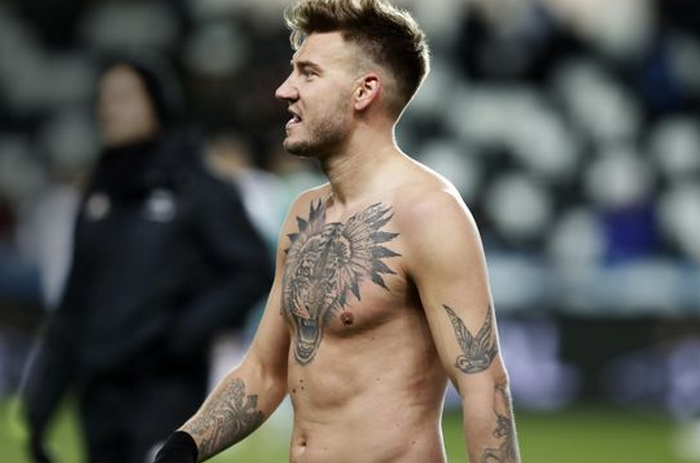 CHÍNH THỨC: 'Lord' Bendtner có đội bóng mới, lấy luốn số áo huyền thoại - Bóng Đá