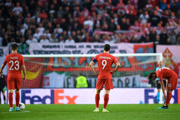 Lewandowski vô hình, đội nhà thua sốc ở vòng loại EURO - Bóng Đá