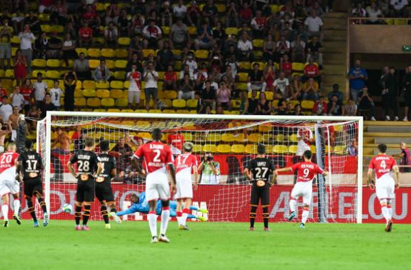 'Gánh team' hết mình, 'ác mộng' Man United vẫn bất lực trước Monaco - Bóng Đá