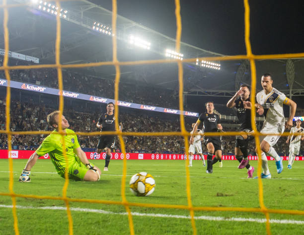 Ibrahimovic sút hỏng penalty và lập hattrick - Bóng Đá