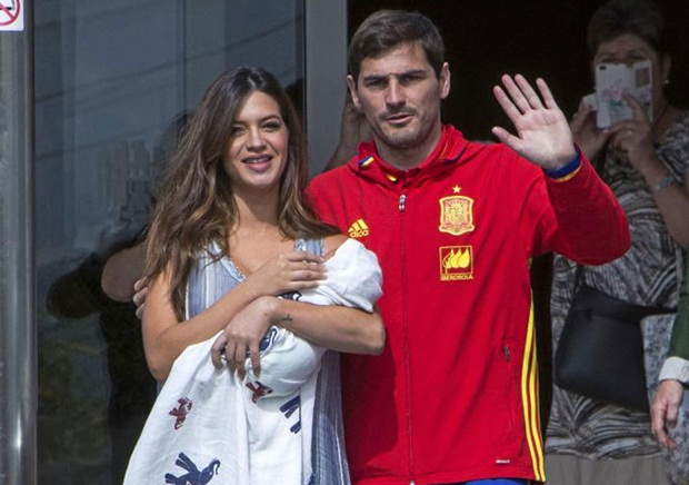 Casillas cùng vợ và con trai. Ảnh: Internet.