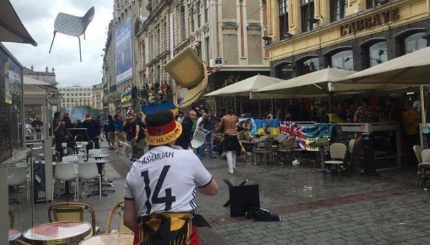 CĐV Đức và Ukraina đánh nhau, 2 người bị thương