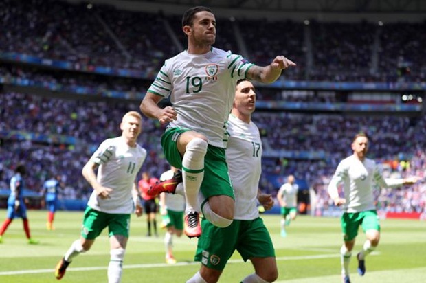 Leicester tiến gần đến ngôi sao của CH Ireland
