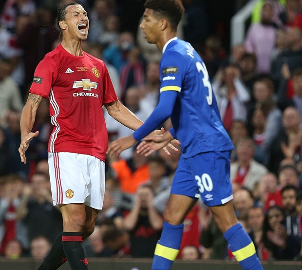 Ibra bỏ lỡ 2 cơ hội, Man Utd đành hòa Everton