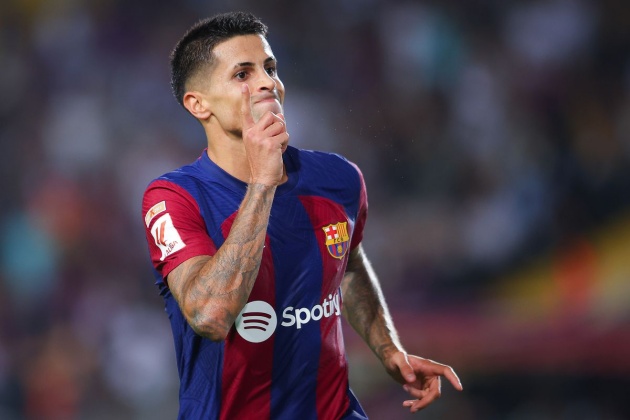 Liệu Barcelona có giữ được Cancelo ở lại?