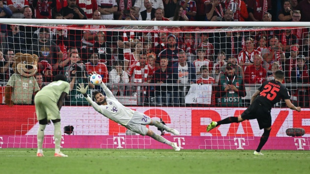Một trình huống trong trận đấu Bayern 2-2 Leverkusen.