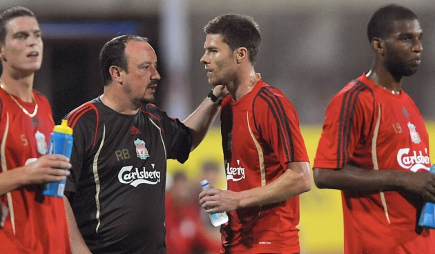Alonso được chỉ dạy bởi Benitez khi còn chơi cho Liverpool.