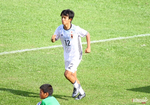 U16 Nhật Bản nổi bật nhất chính là Kubo Takefusa – cầu thủ 15 tuổi từng có 4 năm ăn tập tại La Masia (Barcelona). HLV Yoshiro Moriyama tính cất chân sút số 1 của mình trên băng ghế huấn luyện nhưng một tiền đạo khác bị chấn thương sau 10 phút thi đấu khiến kế hoạch của ông bị phá sản.