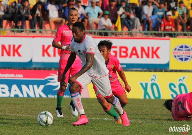 Jean-Eudes Maurice trong màu áo CLB Sài Gòn tại V-League 2016. Ảnh: Quang Thịnh.