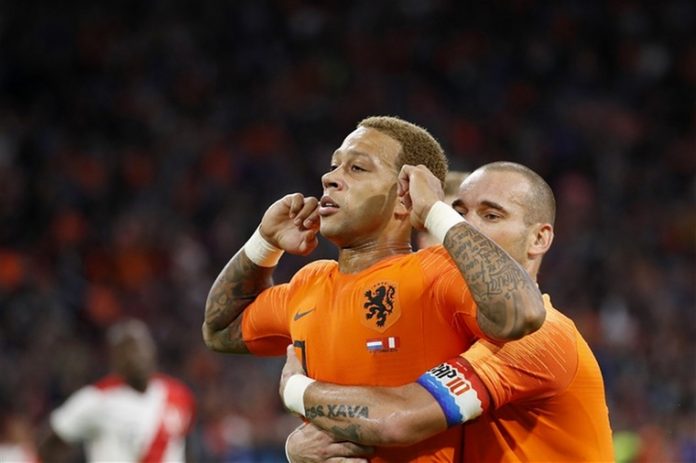 Memphis Depay lập cú đúp trong ngày Sneijder từ giã Hà Lan - Bóng Đá