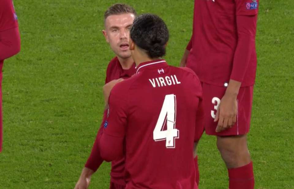 Fan Liverpool nổi đóa vì Henderson dám tức giận với Van Dijk - Bóng Đá