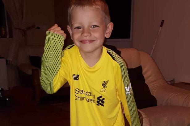 Hành trình gian nan của cậu bé 5 tuổi đến Anfield xem Liverpool thi đấu - Bóng Đá