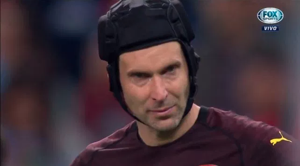Petr Cech không cầm được nước mắt khi phải chia tay Arsenal bằng thất bại - Bóng Đá