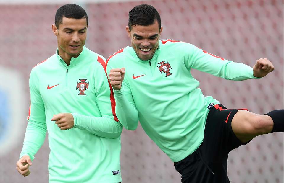 Cristiano Ronaldo is selling his £3.5 million Portugal mansion to Pepe for mates rates - Bóng Đá