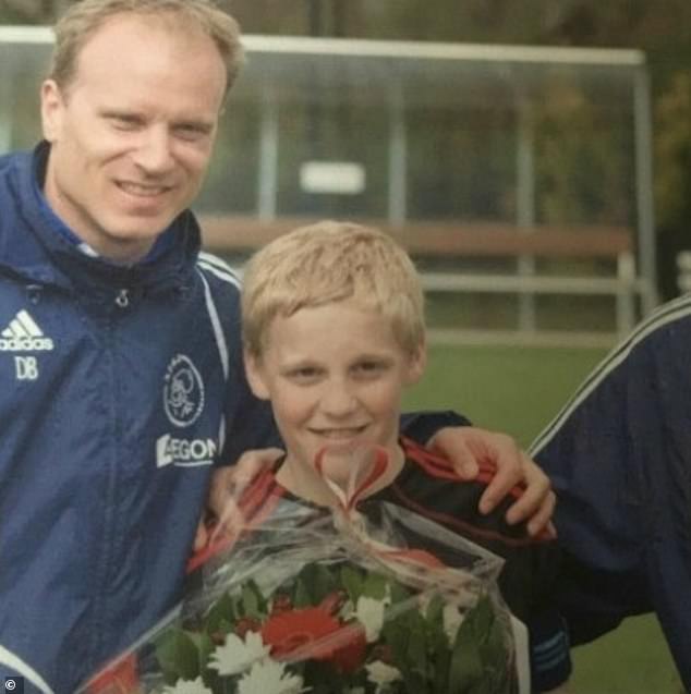 Van de Beek got Cruyff's blessing at a young age - Bóng Đá