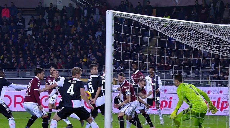 De Ligt tiếp tục để bóng chạm tay rồi ghi bàn duy nhất, Juventus thắng nhọc trận derby Turin - Bóng Đá