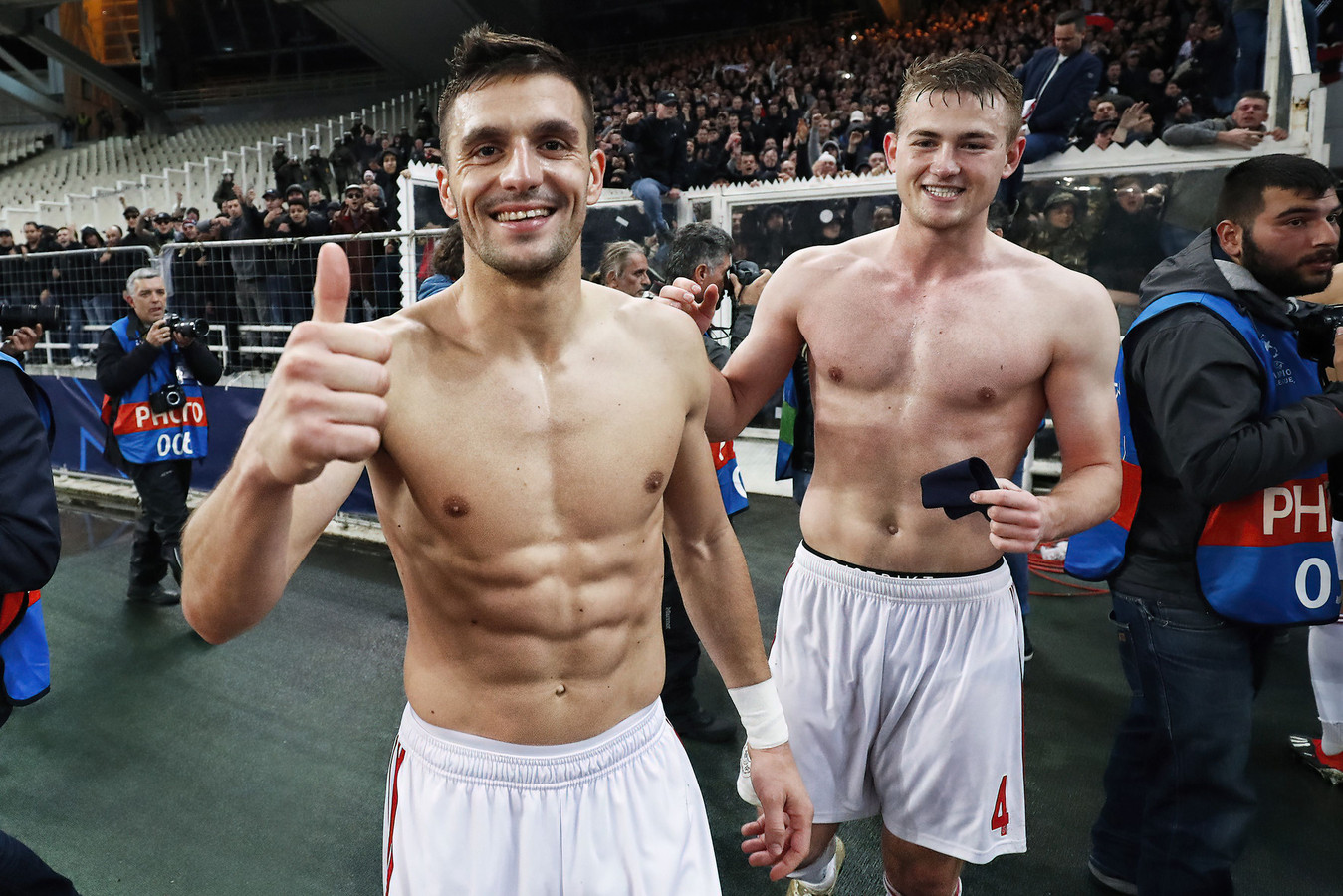 'Đội trưởng hiện tại của Ajax khác hẳn De Ligt'