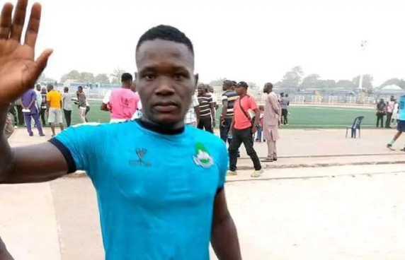 Nigerian footballer Martins dies after collapsing on the field - Bóng Đá