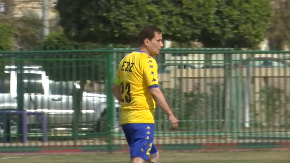 Egypt's world record-chasing 75-year-old scores on professional debut - Bóng Đá