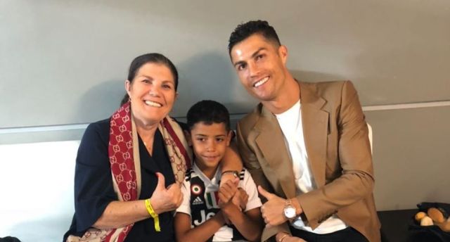 Ronaldo in quarantine, but Georgina goes shopping: storm in Portugal - Bóng Đá