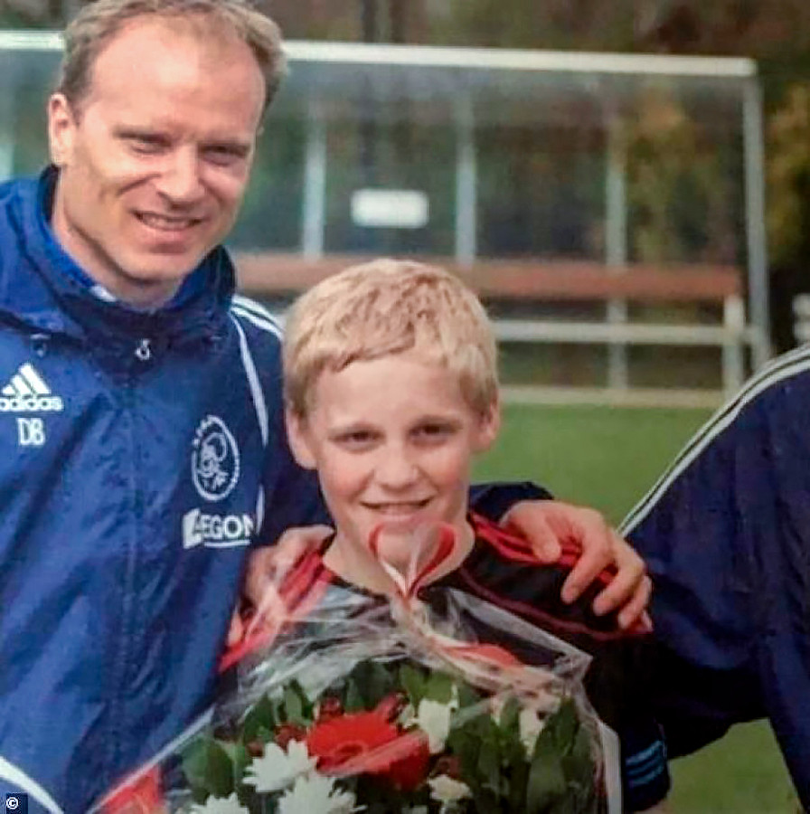 Donny van de Beek dates Dennis Bergkamp’s daughter Estelle after he was spotted aged 10 by Arsenal icon - Bóng Đá