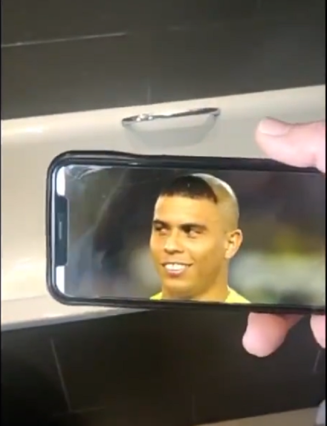 Father goes viral: son wants Ronaldo haircut and gets crescent from other Ronaldo - Bóng Đá