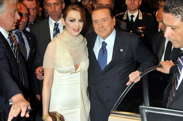 'Bố già' Milan tặng bạn gái 20 triệu euro sau khi chia tay - Bóng Đá