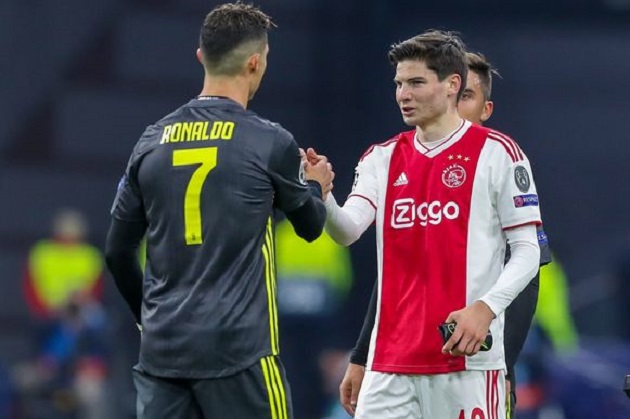Đồng ý bán Van de Beek, Ajax giữ chặt sao trẻ từng vật ngã Ronaldo - Bóng Đá