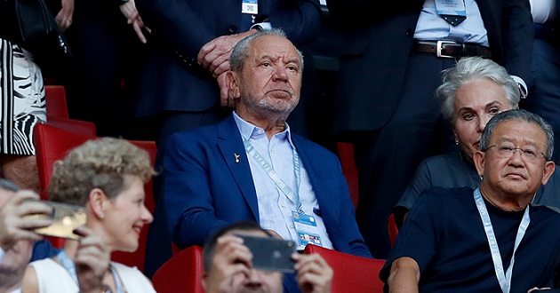 Some Arsenal fans mock former Spurs chairman over photo blunder - Bóng Đá