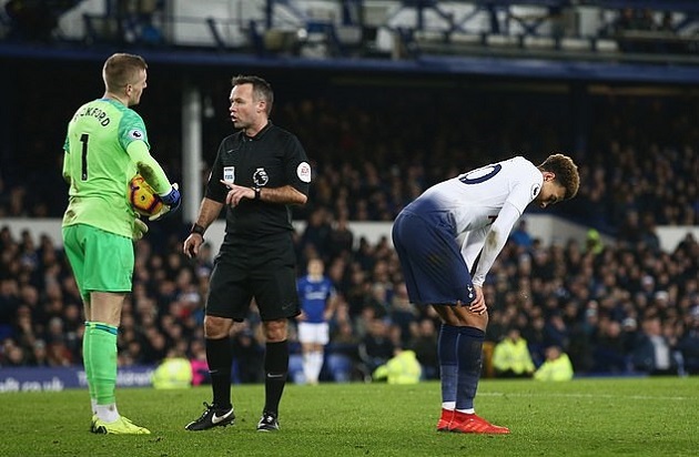 Everton 2-2 Liverpool: Jordan Pickford once made a similar tackle on Dele Alli - Bóng Đá
