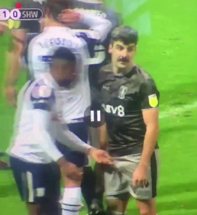 Preston 1-0 Sheffield Wednesday: Darnell Fisher grabs Callum Paterson's private parts during game - Bóng Đá