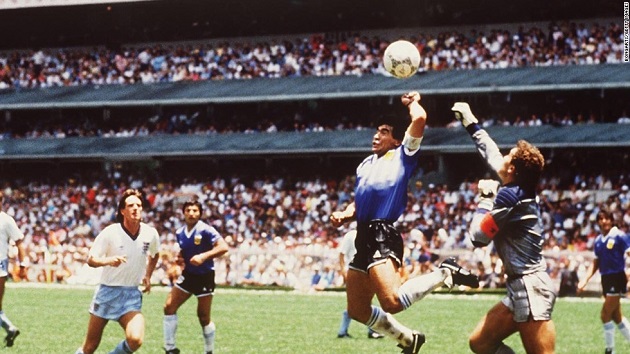 Chiếc áo Maradona mang khi ghi bàn thắng bằng tay đang do ai sở hữu? - Bóng Đá