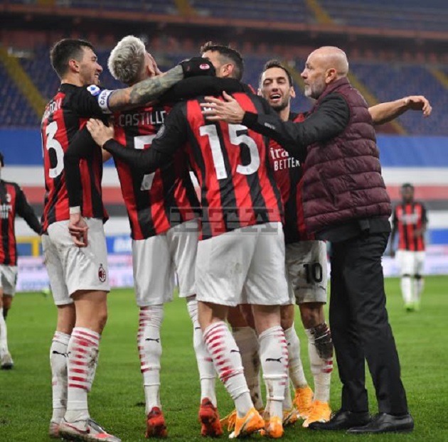 Quá phấn khích vì các học trò, HLV AC Milan có hành động lạ - Bóng Đá