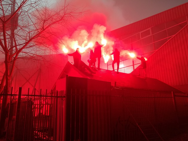 A match between FC Emmen and ADO Den Haag in the Netherlands was suspended for 17 minutes because of fireworks and flares affecting visibility. - Bóng Đá