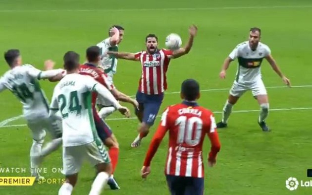 La Liga: VAR fails to overturn Atletico Madrid penalty despite Diego Costa's ridiculous dive - Bóng Đá