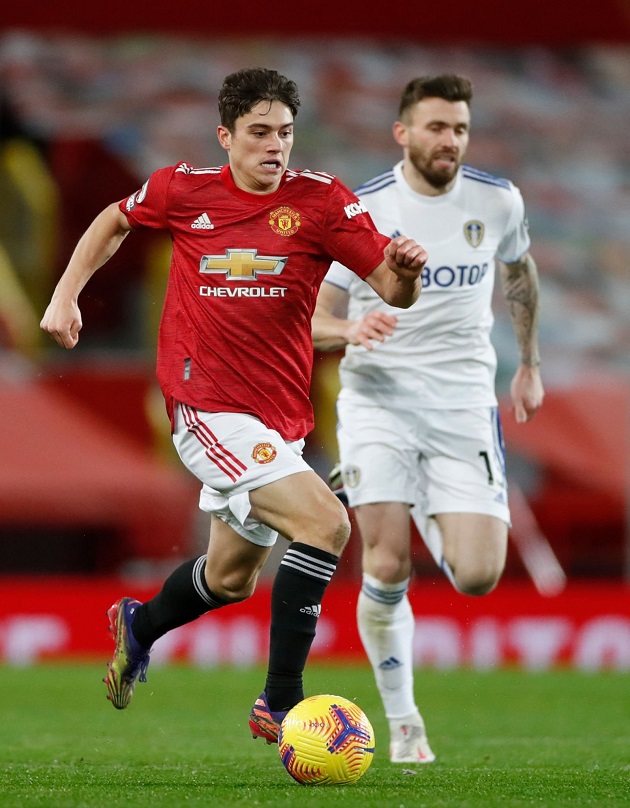 Man Utd 6-2 Leeds: Daniel James given incredibly harsh yellow card for 'dive' - Bóng Đá