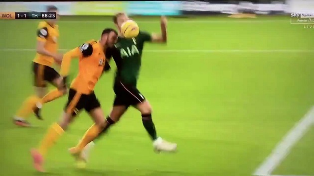 Wolves 1-1 Tottenham: Harry Kane slammed for shocking dive in the final minutes of the game - Bóng Đá