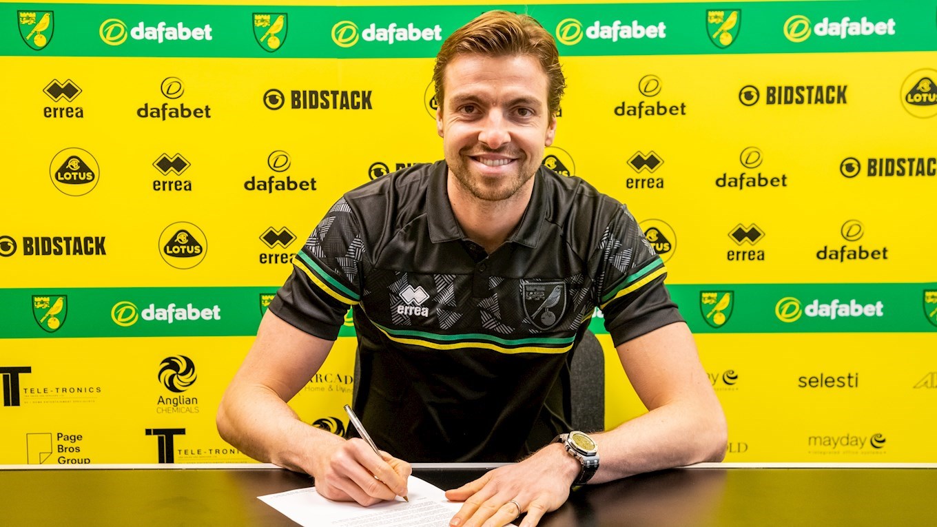 Tim Krul signs new three-and-a-half-year contract at Norwich City - Bóng Đá