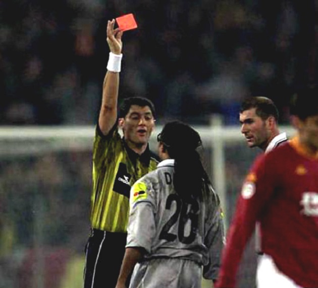 Edgar Davids sent off with a red card on his debut in Portugal - Bóng Đá