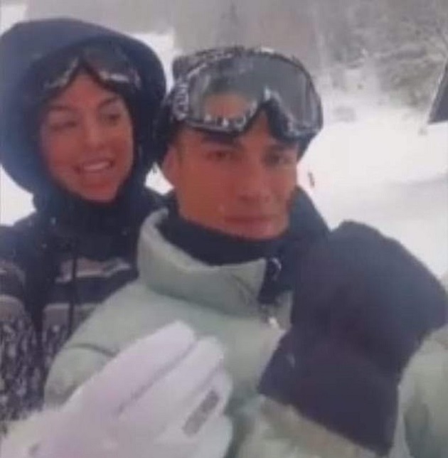 Cristiano Ronaldo under investigation after flouting Covid rules for luxury ski resort trip with dinner, night in a hotel and a snowmobile - Bóng Đá
