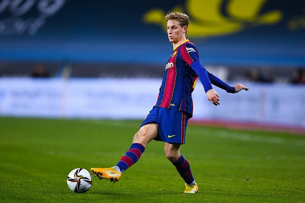 De Jong là một tiền vệ đa năng.